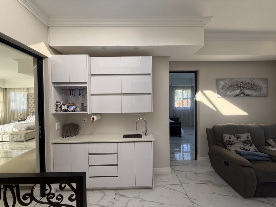 5 Bedroom Property for Sale in The Islands Estates North West